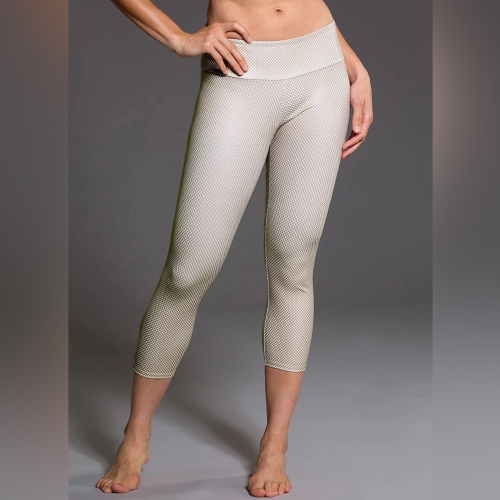 Onzie Flow White & Gold Fishnet Leggings